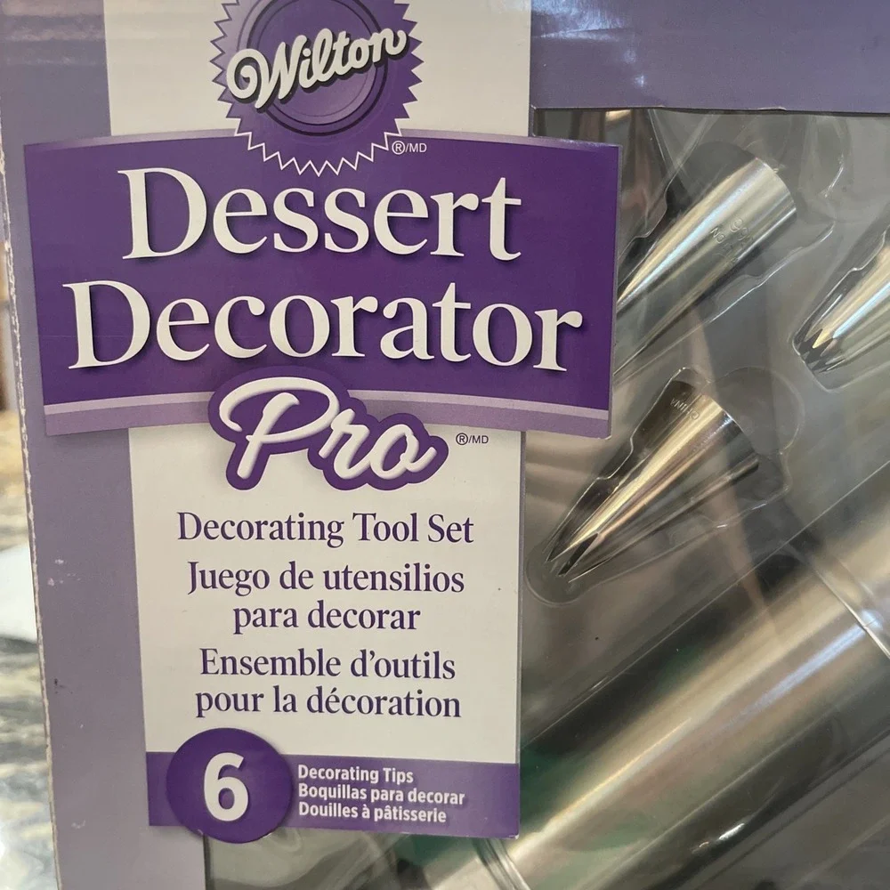 Wilton‎ Dessert Decorator Pro Decorating Tool Set  6 Decorating Tips Open Box